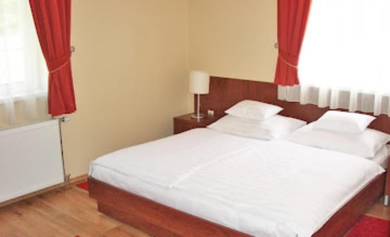 Bed and Breakfast Staff House Ньиредьхаза Экстерьер фото