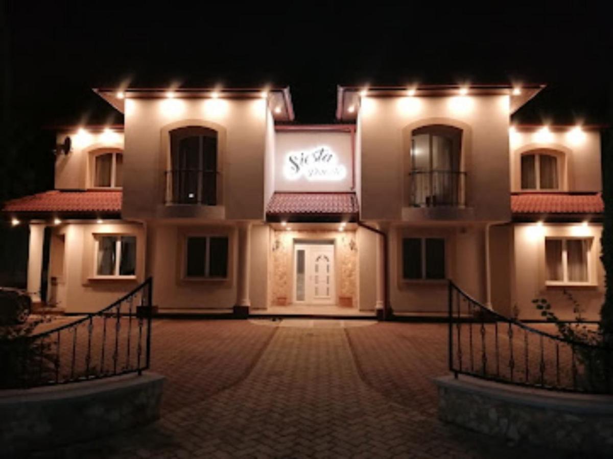 Bed and Breakfast Staff House Ньиредьхаза Экстерьер фото